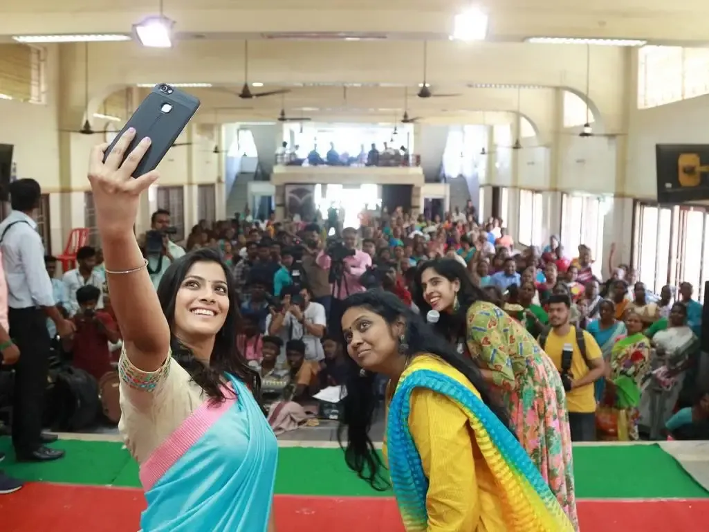 Tamil Actress Varalaxmi Sarathkumar In Blue Saree